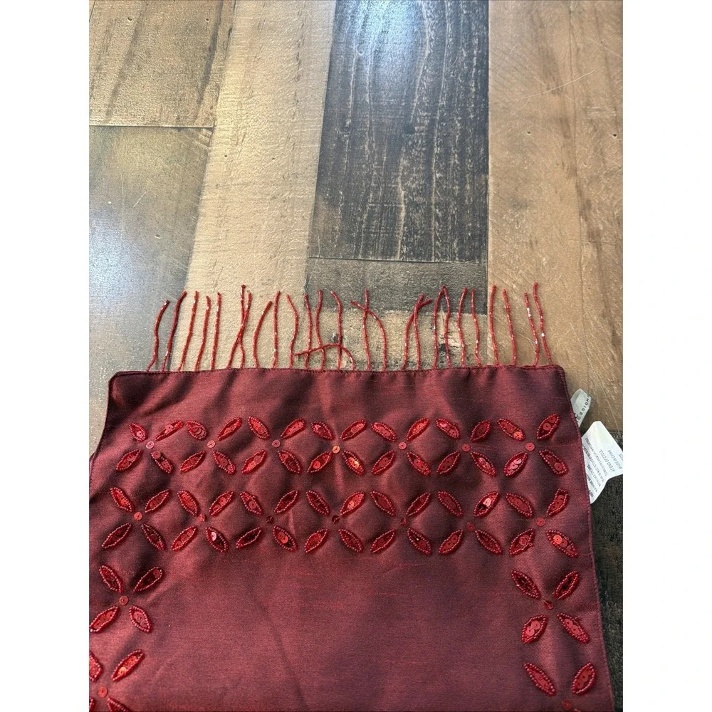 VTG Soft‎ Impressions Burgundy Red Beaded Poinsettia Table Runner 76x12.8